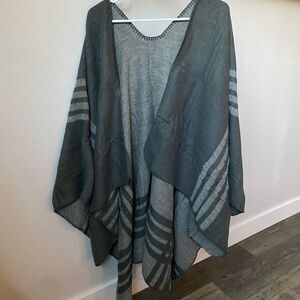COPY - BRAND NEW BB DAKOTA REVERSIBLE PONCHO ONE SIZE
